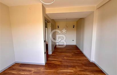 Bahçeşehir' de Müstakil 775 m2 Arsa İçinde Havuzlu Villa