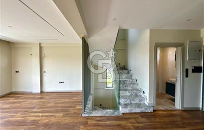 Bahçeşehir' de Müstakil 775 m2 Arsa İçinde Havuzlu Villa