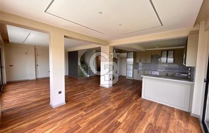 Bahçeşehir' de Müstakil 775 m2 Arsa İçinde Havuzlu Villa