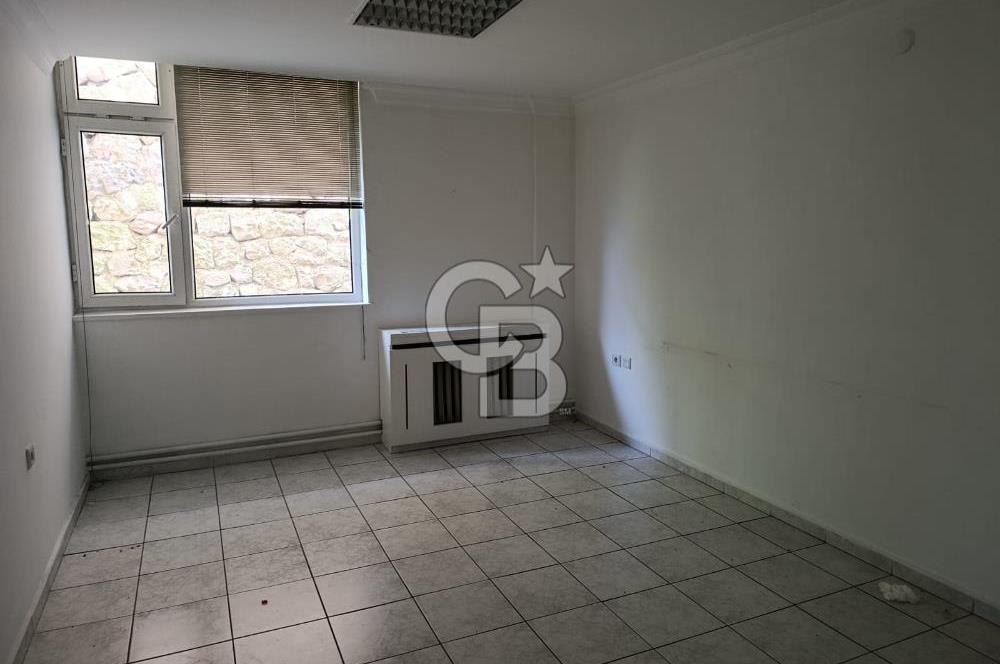 CİNNAH CADDESİ ÜZERİNDE DAİRE