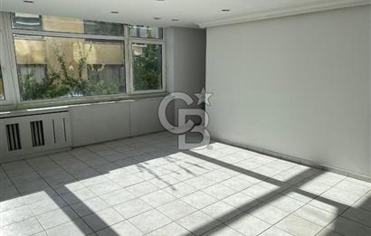 CİNNAH CADDESİ ÜZERİNDE DAİRE