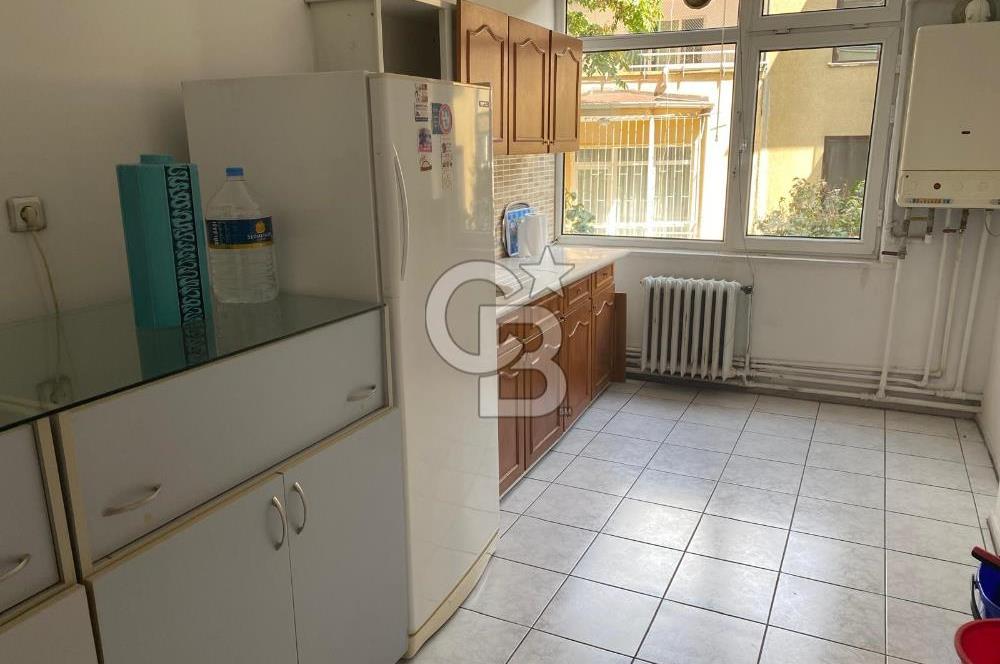 CİNNAH CADDESİ ÜZERİNDE DAİRE