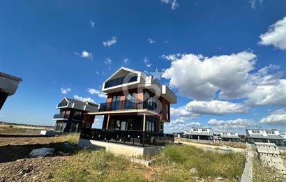 ÇANAKKALE GEYİKLİ'DE SEA COUNTRY SİTESİ SATILIK 3+1 VİLLA