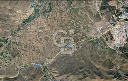 Palandöken Kümbet Mahallesinde 13.200 M² Kadastral Yolu Mevcut