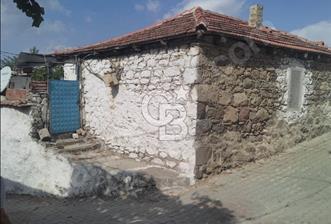 İzmir Kınık Mustaklar Köyünde 72 m2 Arsa ve Satılık 1+1 Ev