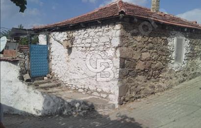 İzmir Kınık Mustaklar Köyünde 72 m2 Arsa ve Satılık 1+1 Ev