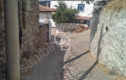 İzmir Kınık Mustaklar Köyünde 72 m2 Arsa ve Satılık 1+1 Ev