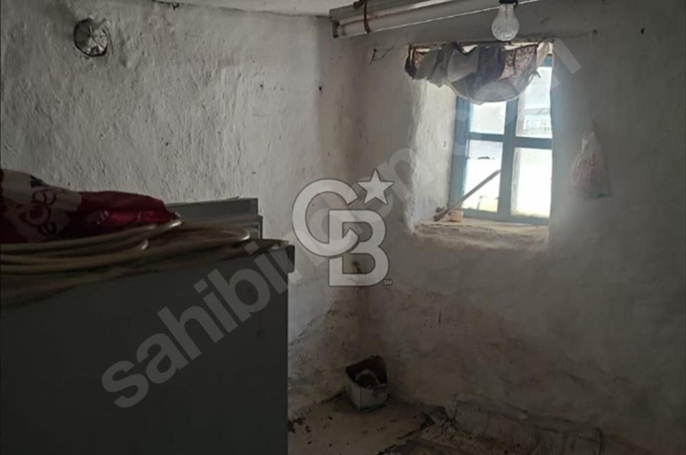 İzmir Kınık Mustaklar Köyünde 72 m2 Arsa ve Satılık 1+1 Ev
