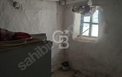 İzmir Kınık Mustaklar Köyünde 72 m2 Arsa ve Satılık 1+1 Ev