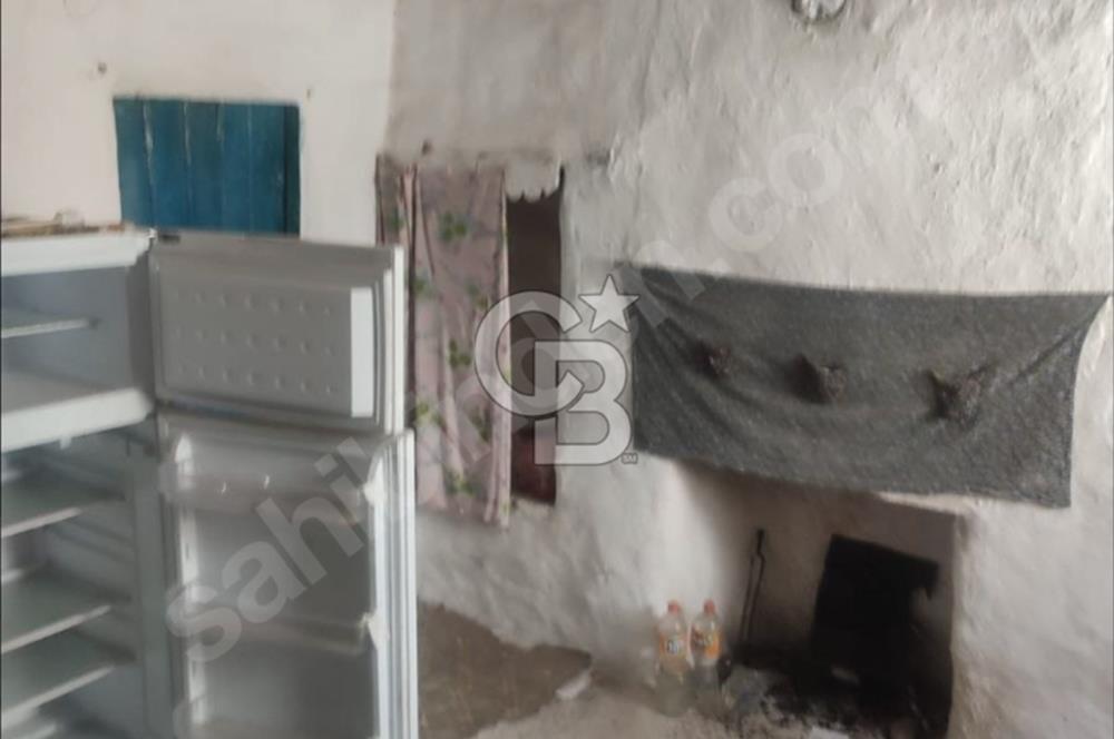 İzmir Kınık Mustaklar Köyünde 72 m2 Arsa ve Satılık 1+1 Ev