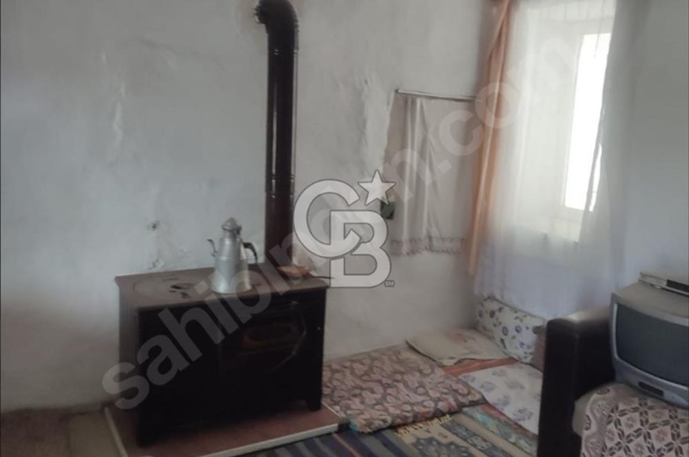 İzmir Kınık Mustaklar Köyünde 72 m2 Arsa ve Satılık 1+1 Ev