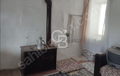 İzmir Kınık Mustaklar Köyünde 72 m2 Arsa ve Satılık 1+1 Ev