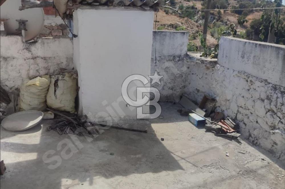 İzmir Kınık Mustaklar Köyünde 72 m2 Arsa ve Satılık 1+1 Ev