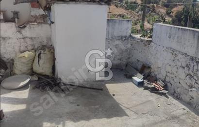 İzmir Kınık Mustaklar Köyünde 72 m2 Arsa ve Satılık 1+1 Ev