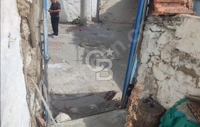 İzmir Kınık Mustaklar Köyünde 72 m2 Arsa ve Satılık 1+1 Ev