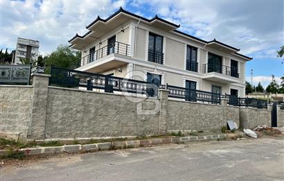 DERİNCE ÇINARLI'DA DENİZ MANZARALI ÖZEL TASARIM MÜSTAKİL VİLLA