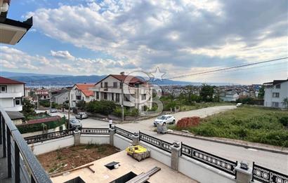 DERİNCE ÇINARLI'DA DENİZ MANZARALI ÖZEL TASARIM MÜSTAKİL VİLLA