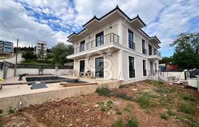DERİNCE ÇINARLI'DA DENİZ MANZARALI ÖZEL TASARIM MÜSTAKİL VİLLA
