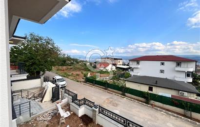 DERİNCE ÇINARLI'DA DENİZ MANZARALI ÖZEL TASARIM MÜSTAKİL VİLLA