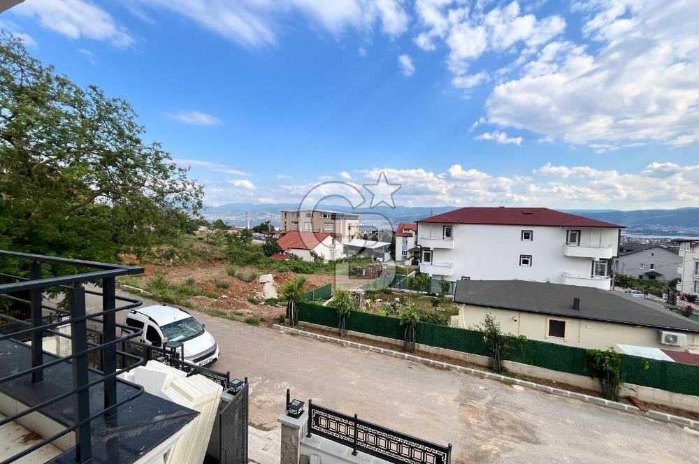 DERİNCE ÇINARLI'DA DENİZ MANZARALI ÖZEL TASARIM MÜSTAKİL VİLLA