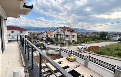 DERİNCE ÇINARLI'DA DENİZ MANZARALI ÖZEL TASARIM MÜSTAKİL VİLLA