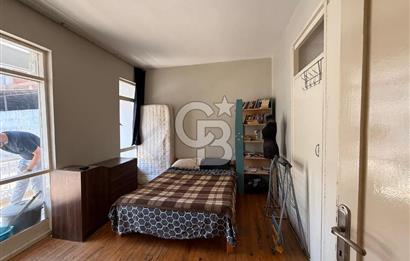 İZMİR KONAK TARİHİ ASANSÖR SOKAĞINDA DENİZ MANZARALI SATLIK DAİRE