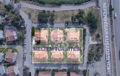 SEFERİHİSAR DOĞANBEY'İN GÖZDE SİTESİ MELTEMTUR'DA YAZ KIŞ KULLANIMA UYGUN VİLLA