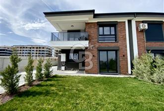 Ayrancılar Havuzlu Site İçerisinde Satılık Villa 