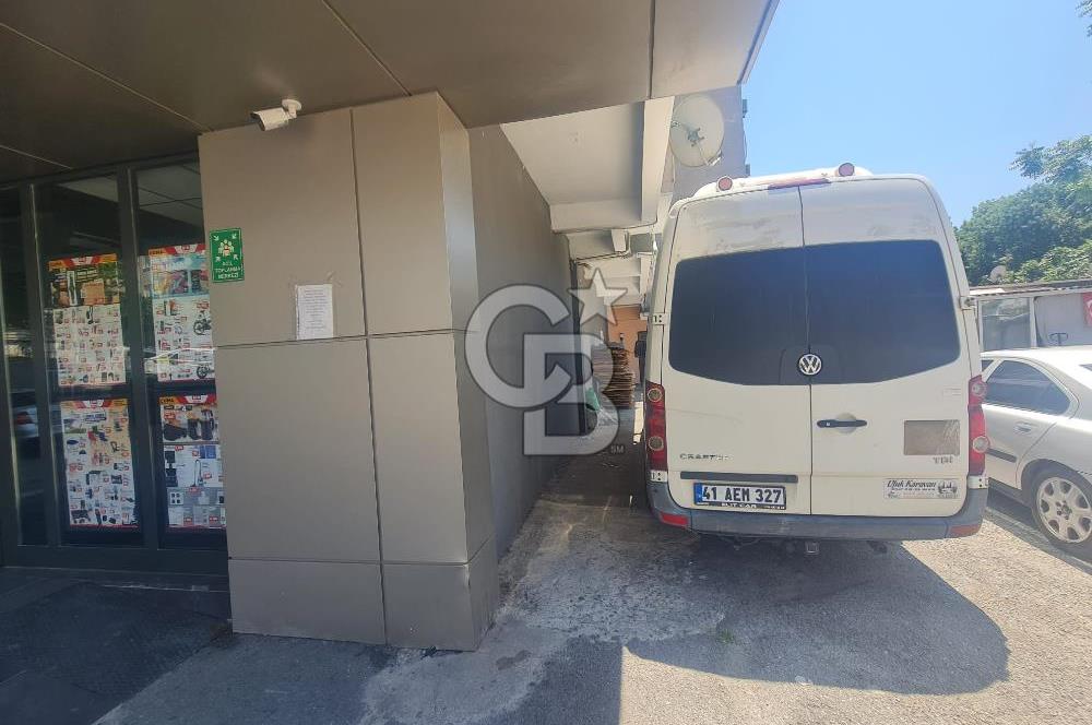 Kadıköy Acıbadem Mah. KDV Avantajlı Kiralık 371 m2 dükkan