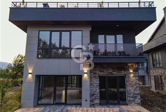 DÜZCE' DE ÖZEL İÇ TASARIMLI, TERASLI, 4+1 SATILIK TRIPLEKS VİLLA