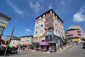 Sultanbeyli Dumlupınar Caddesi'nde Köşebaşı Satılık 3+1 Daire