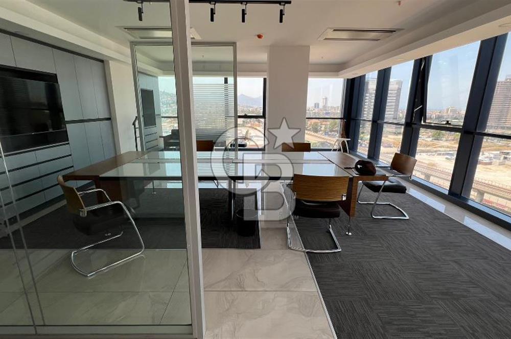 Megapol Çarşı Kule'de Şehir Manzaralı Kiralık Ofis