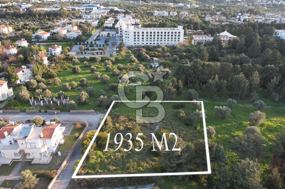 Kıbrıs Girne Karaoğlan Bölgesinde Satılık 1935 m2 Villa Yapımına Uygun Arazi