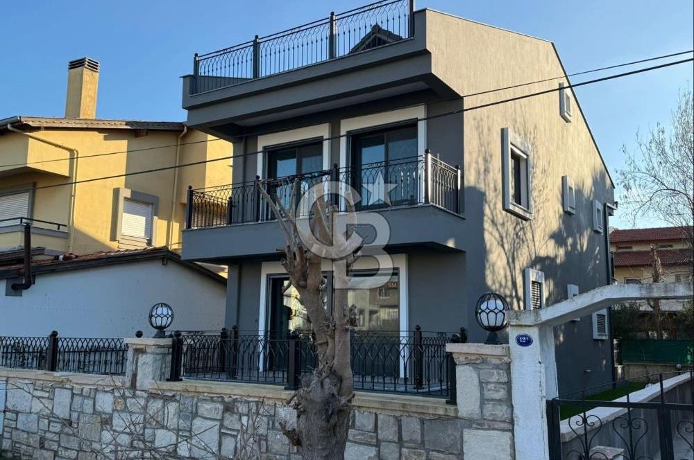 Urla Çeşmealtı Atatürk Mahallesinde Satılık Müstakil Villa