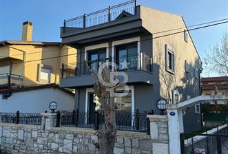 Urla Çeşmealtı Atatürk Mahallesinde Satılık Müstakil Villa