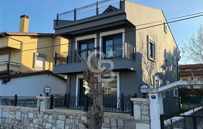 Urla Çeşmealtı Atatürk Mahallesinde Satılık Müstakil Villa