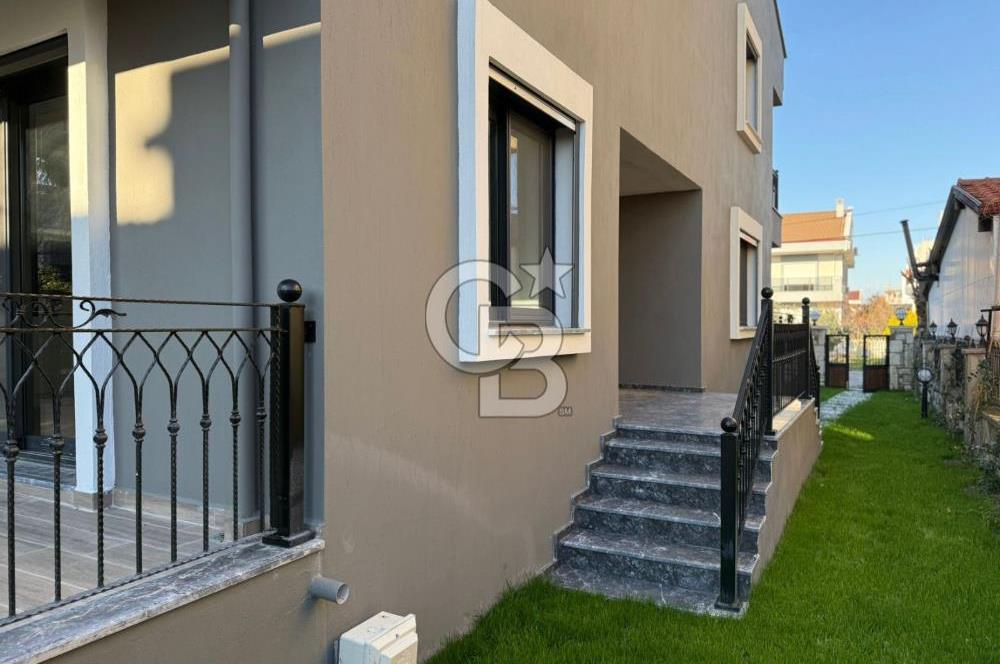 Urla Çeşmealtı Atatürk Mahallesinde Satılık Müstakil Villa