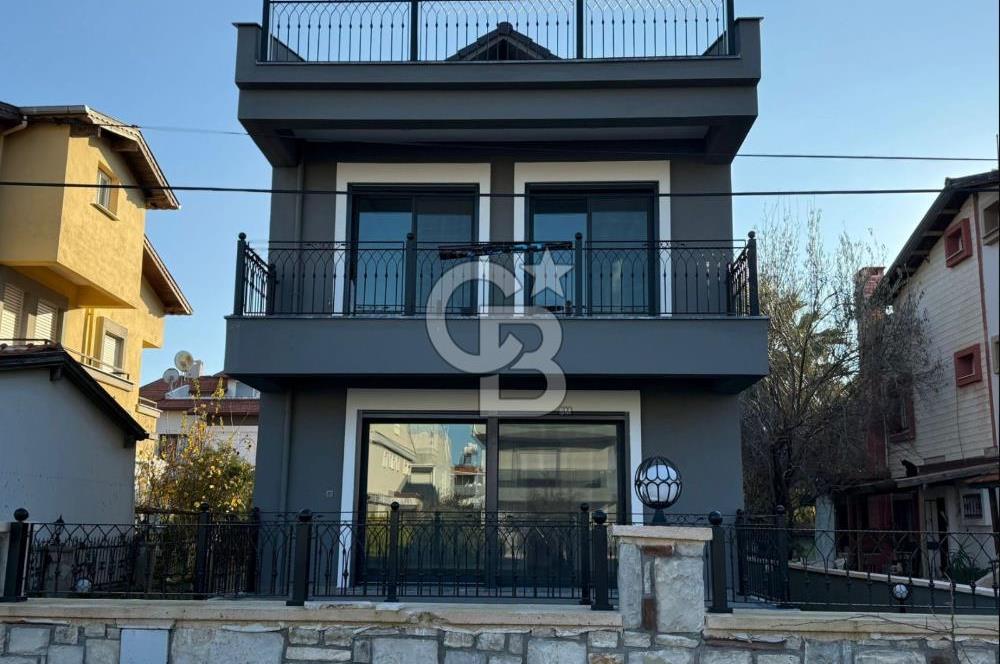 Urla Çeşmealtı Atatürk Mahallesinde Satılık Müstakil Villa
