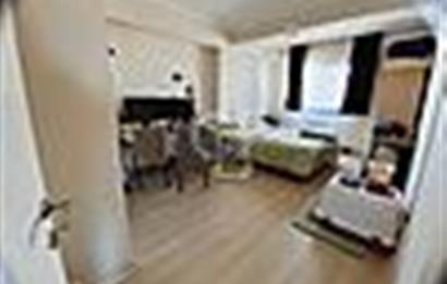 KÜÇÜK ÇİĞLİ'DE HAVUZLU SİTEDE EBEVEYN BANOLU 3+1 KİRALIK DAİRE