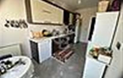 KÜÇÜK ÇİĞLİ'DE HAVUZLU SİTEDE EBEVEYN BANOLU 3+1 KİRALIK DAİRE