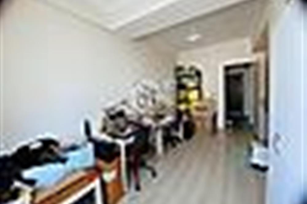KÜÇÜK ÇİĞLİ'DE HAVUZLU SİTEDE EBEVEYN BANOLU 3+1 KİRALIK DAİRE