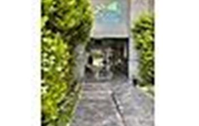 KÜÇÜK ÇİĞLİ'DE HAVUZLU SİTEDE EBEVEYN BANOLU 3+1 KİRALIK DAİRE