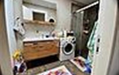 KÜÇÜK ÇİĞLİ'DE HAVUZLU SİTEDE EBEVEYN BANOLU 3+1 KİRALIK DAİRE