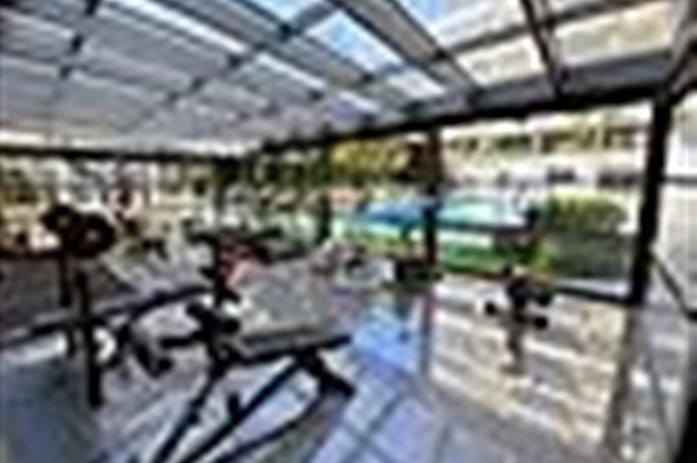 KÜÇÜK ÇİĞLİ'DE HAVUZLU SİTEDE EBEVEYN BANOLU 3+1 KİRALIK DAİRE