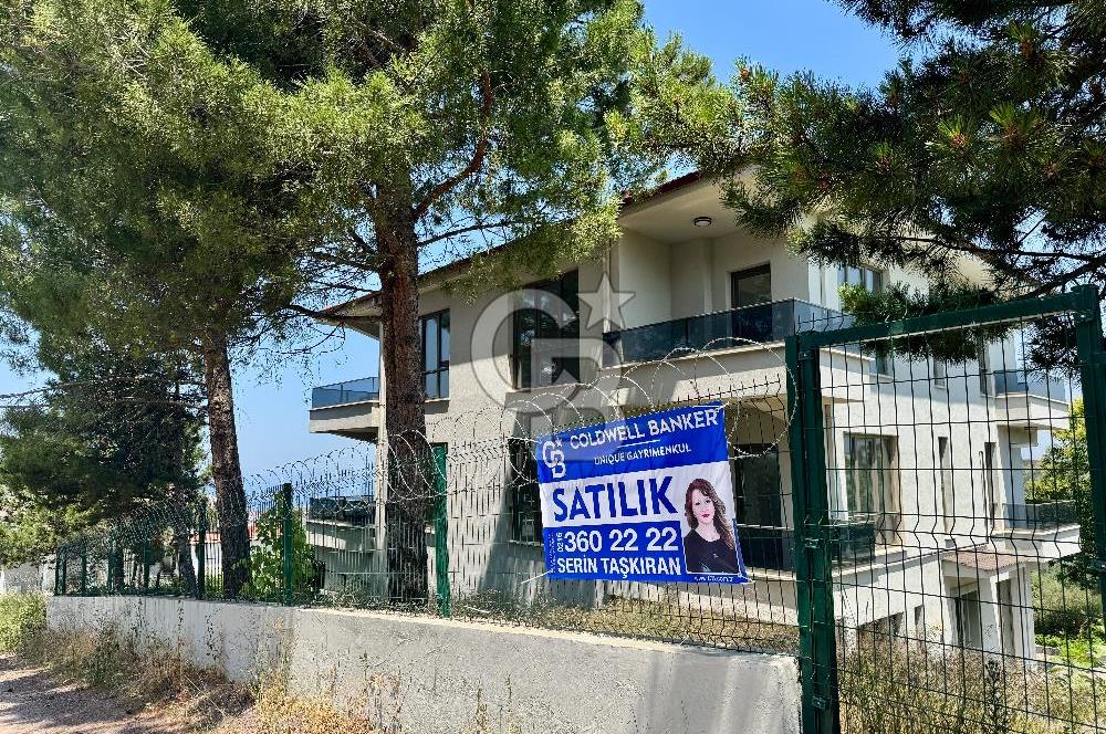 AKKÖY’DE DENİZ MANZARALI, İSKÂNLI, SIFIR 4+1 TRİPLEX VİLLA