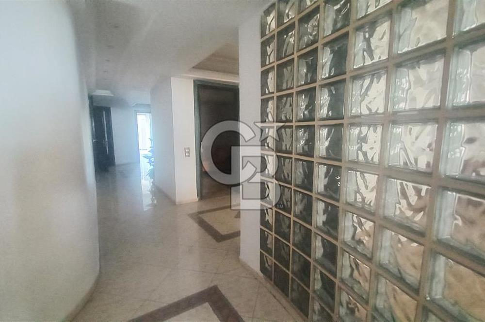 Alsancak swis otel yanında 5 bölümden oluşan geniş m² kiralik ofis 