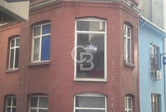 GALATA KULESİ'NE ADIM MESAFEDE YÜKSEK TAVANLI KİRALIK DAİRE