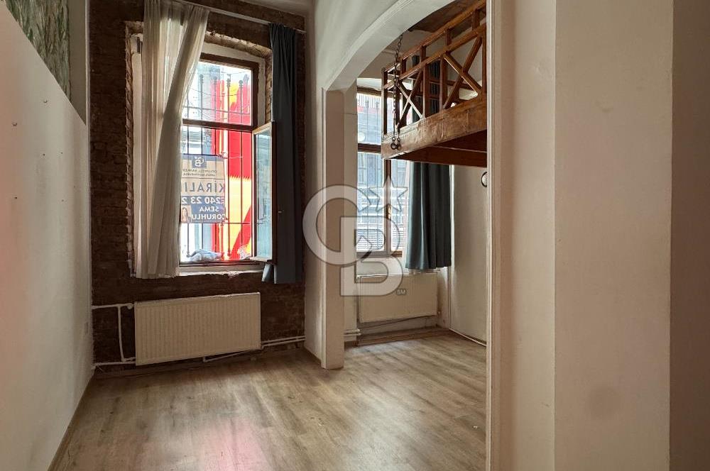 Asmalımescit' te Kiralık Çift Daireden Oluşan Giriş Kat İşyeri
