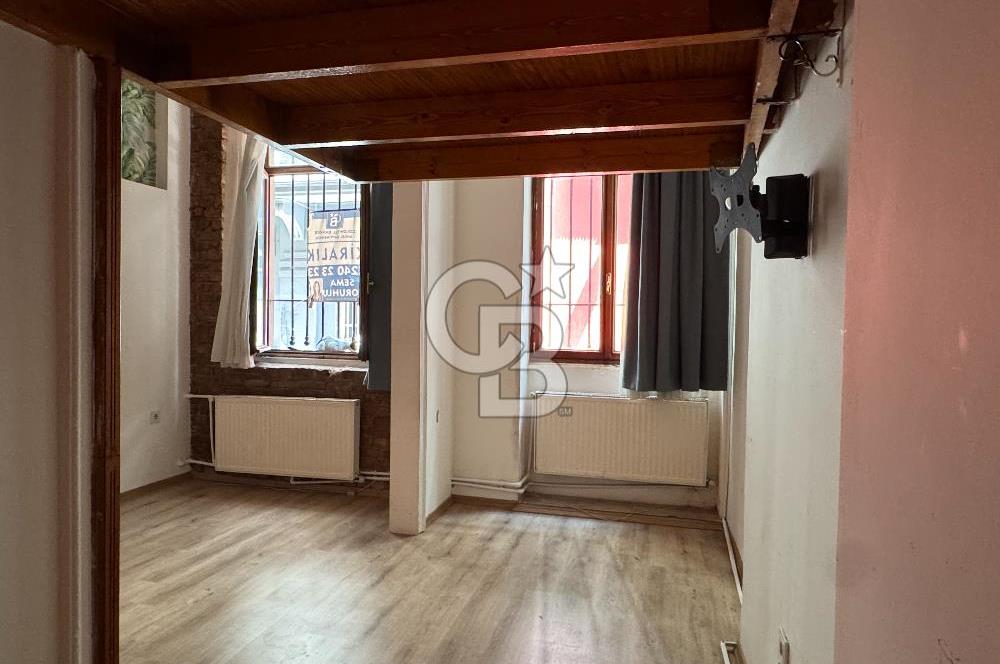 Asmalımescit' te Kiralık Çift Daireden Oluşan Giriş Kat İşyeri