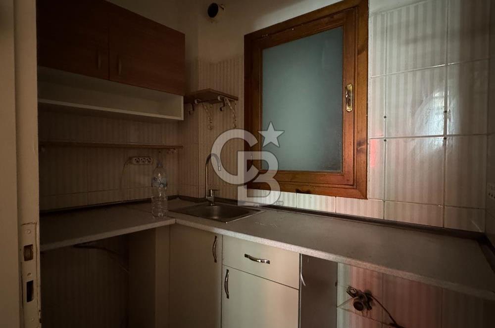 Asmalımescit' te Kiralık Çift Daireden Oluşan Giriş Kat İşyeri